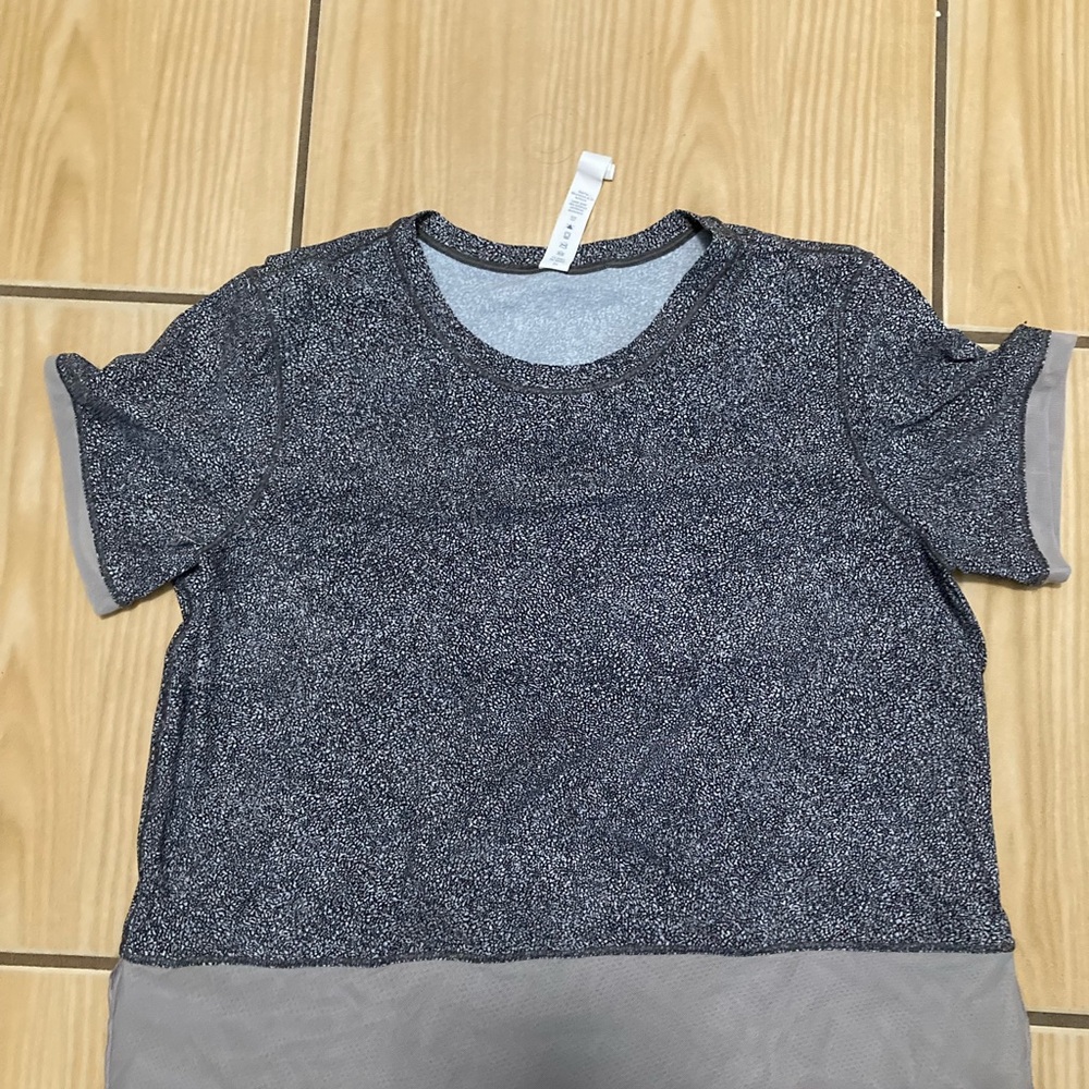 Woman’s Lululemon Athletica Grey Activewear Shirt Size 4